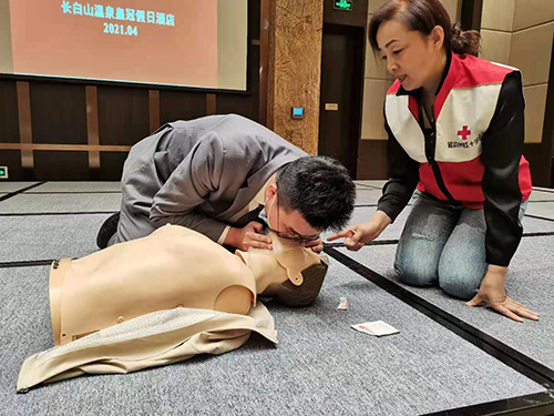 “護(hù)航長(zhǎng)白山旅游服務(wù)，獻(xiàn)禮建黨百年”救護(hù)培訓(xùn)活動(dòng)